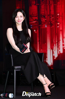Karina feet photo thumbnail