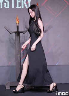 Karina feet photo thumbnail