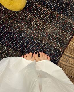 Karina feet photo thumbnail