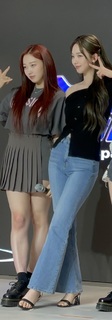 Karina feet photo thumbnail