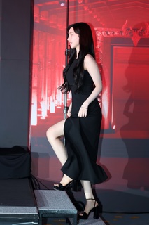 Karina feet photo thumbnail