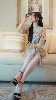 Karina feet photo thumbnail