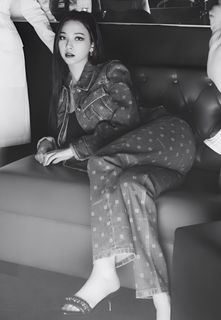 Karina feet photo thumbnail