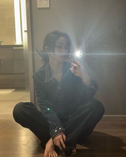 Karina feet photo thumbnail