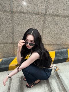 Karina feet photo thumbnail