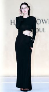 Karina feet photo thumbnail