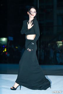 Karina feet photo thumbnail