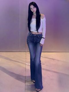 Karina feet photo thumbnail