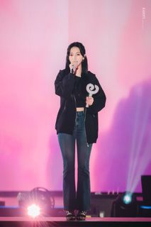 Karina feet photo thumbnail