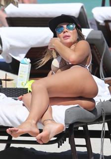 Karina Jelinek feet photo thumbnail