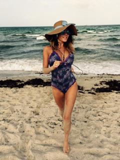 Karina Jelinek feet photo thumbnail