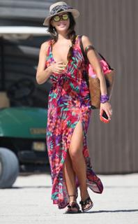 Karina Jelinek feet photo thumbnail