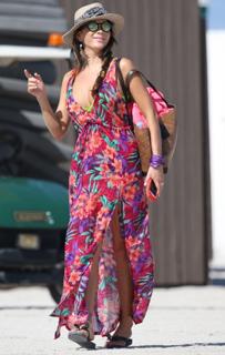 Karina Jelinek feet photo thumbnail