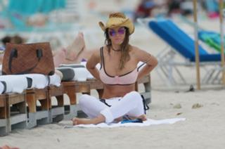 Karina Jelinek feet photo thumbnail