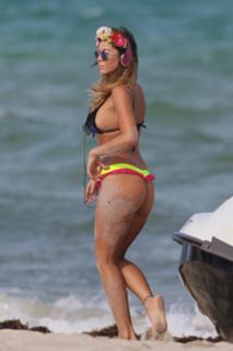 Karina Jelinek feet photo thumbnail