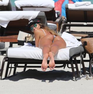 Karina Jelinek feet photo thumbnail