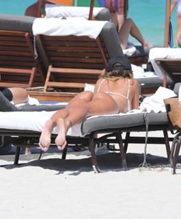 Karina Jelinek feet photo thumbnail