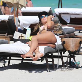 Karina Jelinek feet photo thumbnail