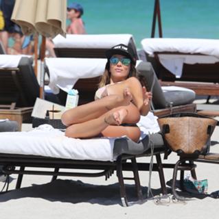 Karina Jelinek feet photo thumbnail