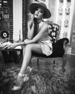 Karina Jelinek feet photo thumbnail