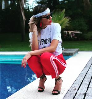 Karina Jelinek feet photo thumbnail