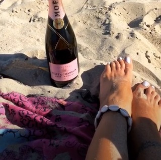 Karina Jelinek feet photo thumbnail