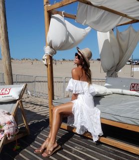 Karina Jelinek feet photo thumbnail