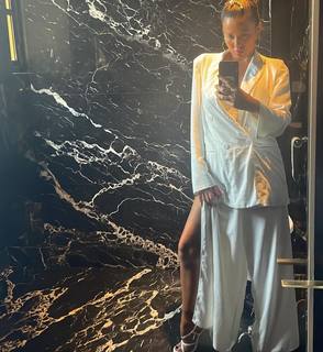 Karina Jelinek feet photo thumbnail