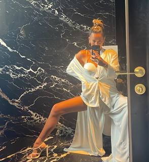 Karina Jelinek feet photo thumbnail