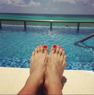 Karina Smirnoff feet photo thumbnail