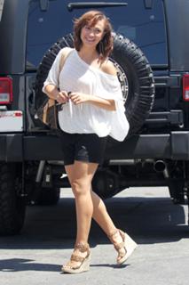 Karina Smirnoff feet photo thumbnail