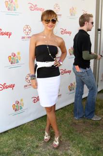 Karina Smirnoff feet photo thumbnail