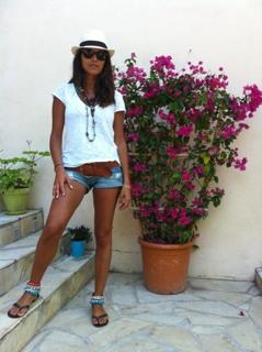 Karine Ferri feet photo thumbnail