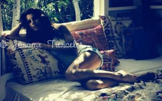 Karine Ferri feet photo thumbnail