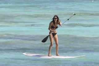 Karine Ferri feet photo thumbnail