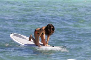 Karine Ferri feet photo thumbnail
