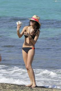 Karine Ferri feet photo thumbnail