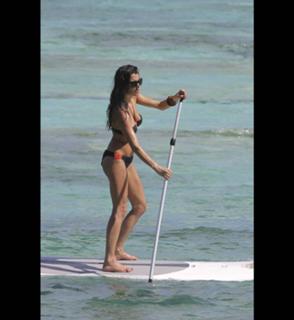 Karine Ferri feet photo thumbnail