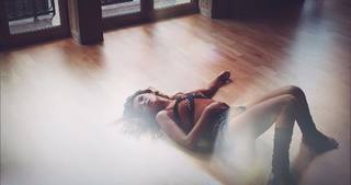 Karine Ferri feet photo thumbnail