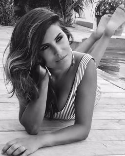 Karine Ferri feet photo thumbnail