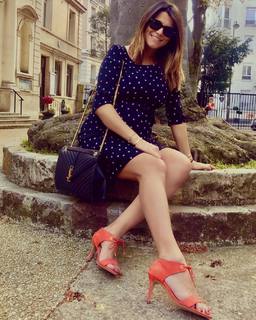 Karine Ferri feet photo thumbnail