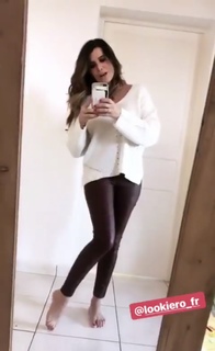 Karine Ferri feet photo thumbnail