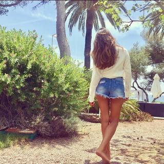 Karine Ferri feet photo thumbnail