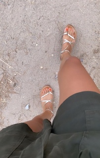 Karine Ferri feet photo thumbnail