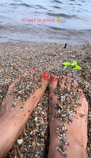 Karine Ferri feet photo thumbnail