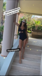 Karine Ferri feet photo thumbnail