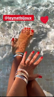 Karine Ferri feet photo thumbnail