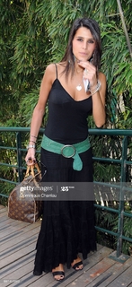 Karine Ferri feet photo thumbnail