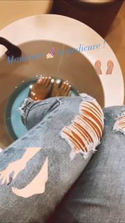 Karine Ferri feet photo thumbnail