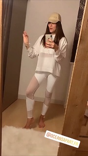 Karine Ferri feet photo thumbnail